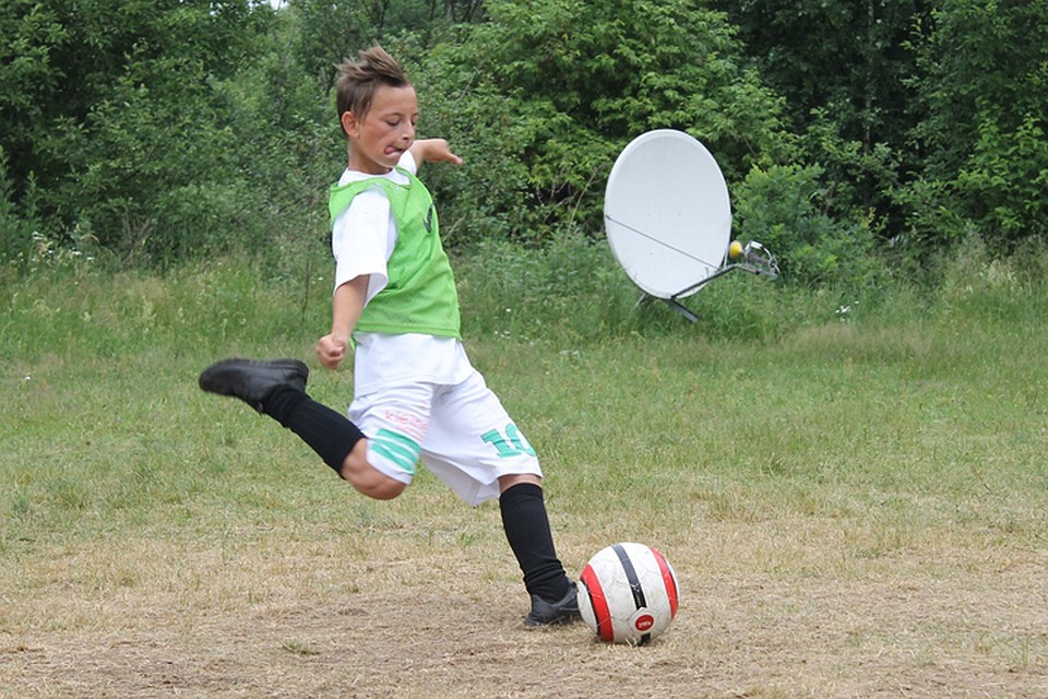 Воспитанники псковских детских домов и интернатов играют в football3. Фото: Псковский детский фонд