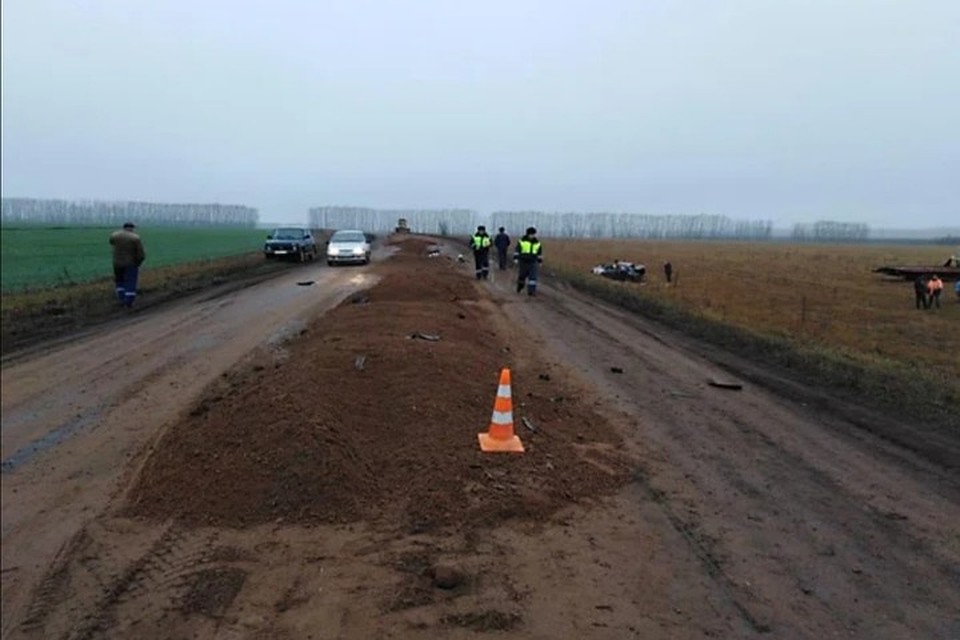 Очевидцы утверждают, что предупредительные знаки дорожники поставили только после аварии. Фото: соцсети
