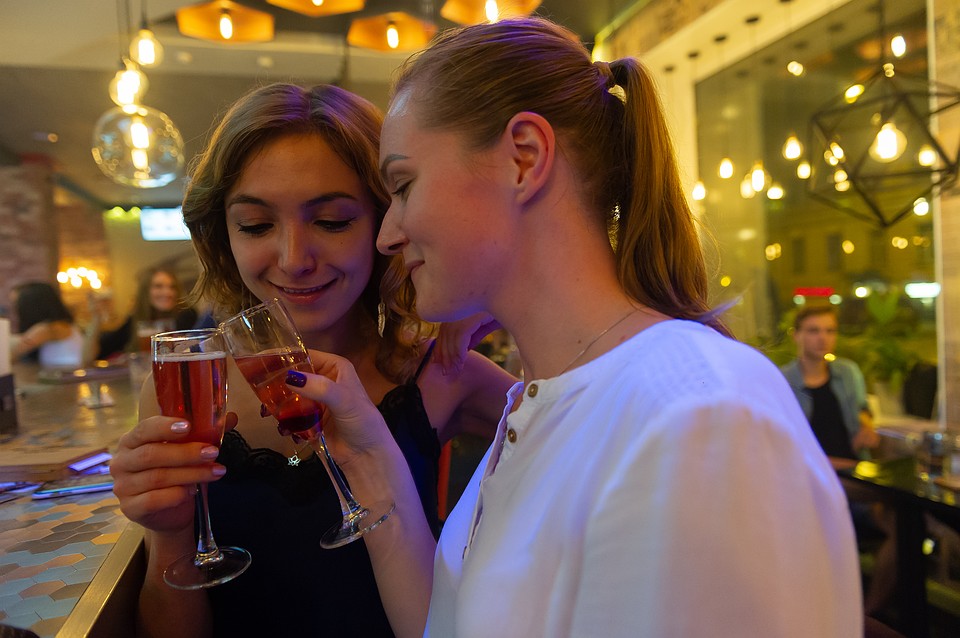 Женский организм, по данным некоторых исследований, привыкает к пиву в 3-4 раза быстрее, чем к вину или водке.