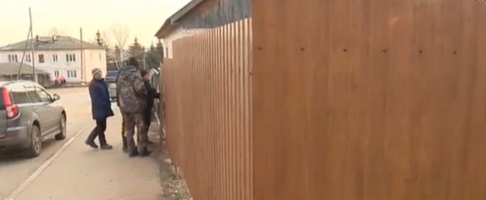 Забор в Дальнем Константинове заменили на новый после скандал, устроенного губернатором Глебом Никитиным Фото: СОЦСЕТИ