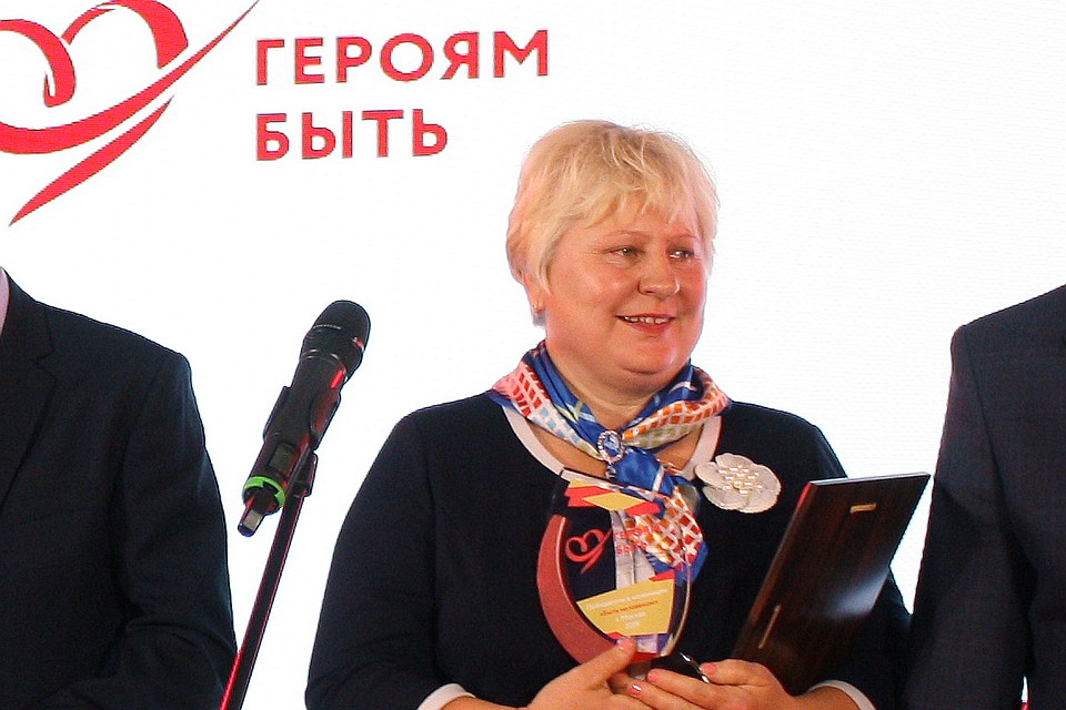 Александра Брыкина - единственный в России почтальон, который доставляет почту на весельной лодке Фото: Ольга БОРСКАЯ