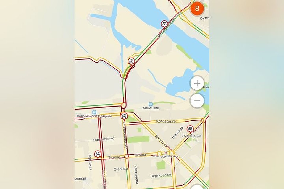 Перед Димитровским мостом еще несколько аварий, которые мешают водителям добраться на правый берег. Фото: Дубль ГИС