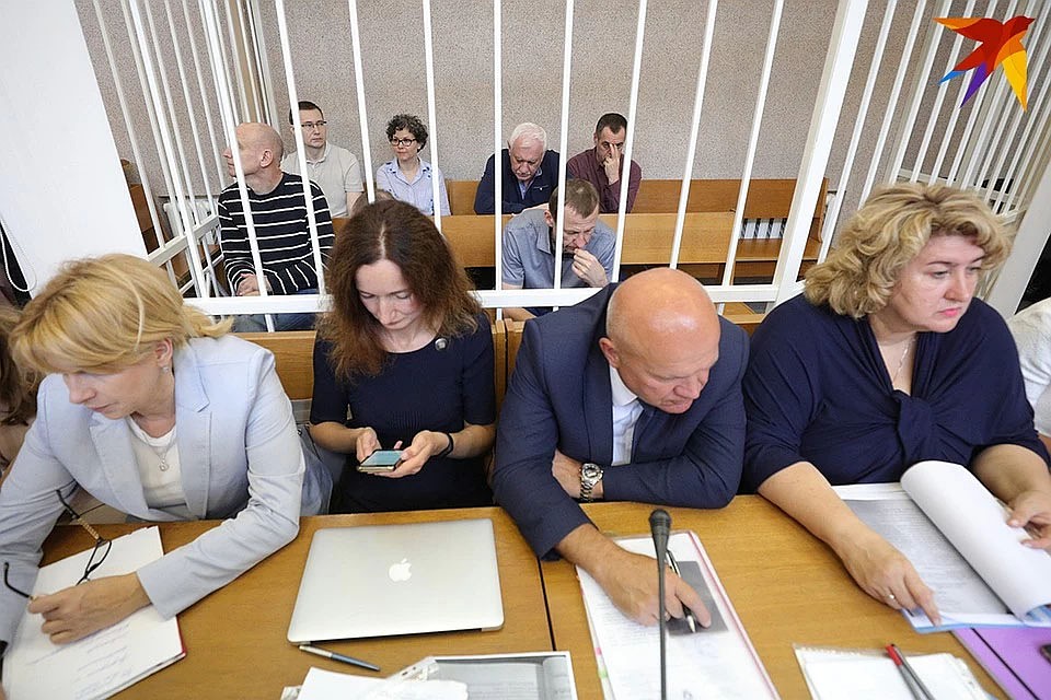 В получении и даче взяток обвиняют 21 фигуранта. Фото: Святослав ЗОРКИЙ