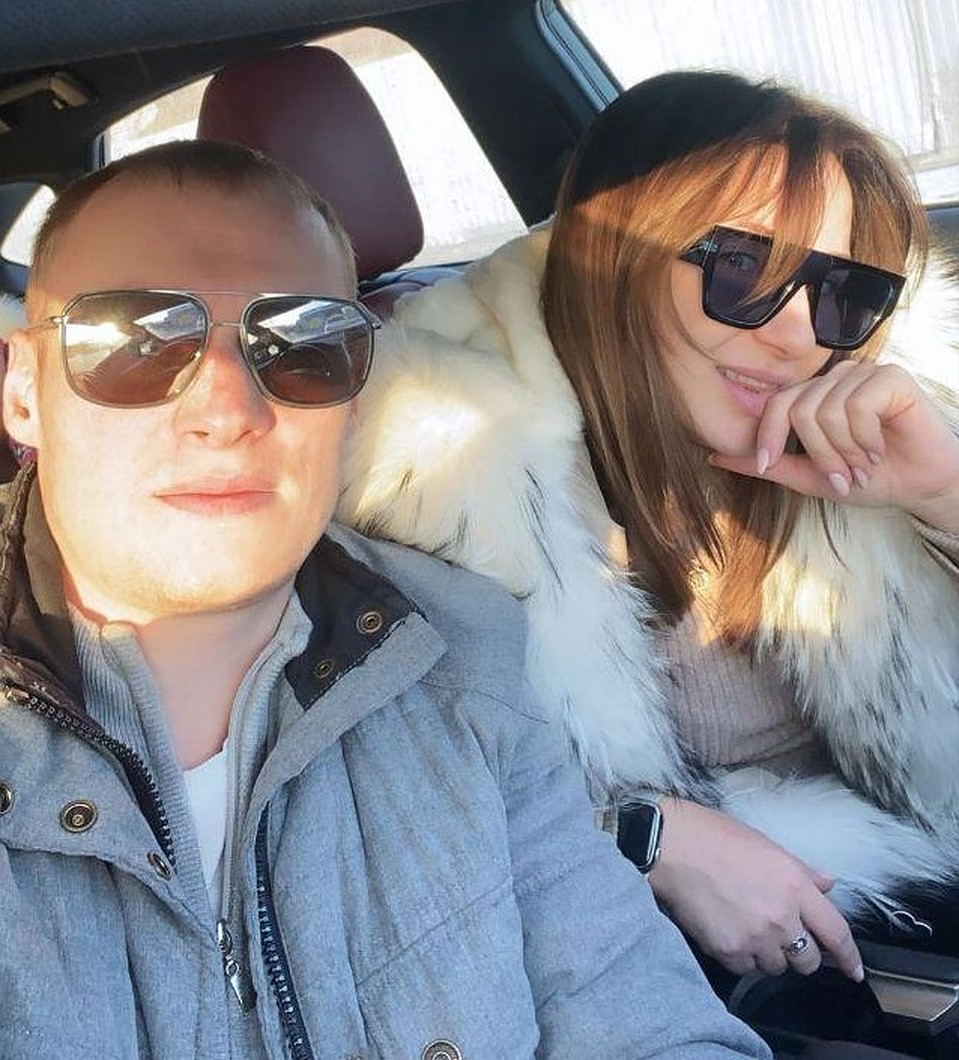 Илья Захаров сейчас наслаждается отдыхом и разъезжает по гостям с супругой. Фото соцсетей