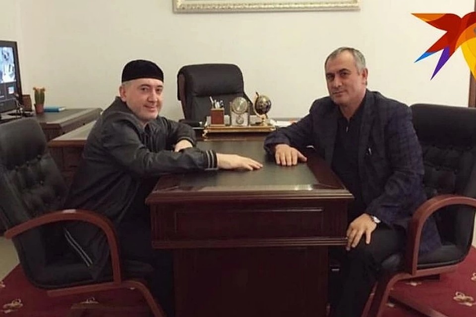 Убитый год назад лидер общины баталхаджинцев Ибрагим Белхороев (слева) и Хасан Полонкоев (справа), который, как считает следствие, и отомстил за его гибель.