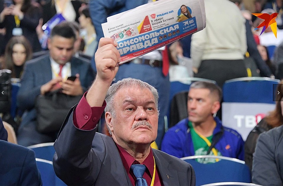 Политический обозреватель "Комсомольской правды" Александр Гамов на Большой пресс-конференции Владимира Путина. Фото: Владимир ВЕЛЕНГУРИН