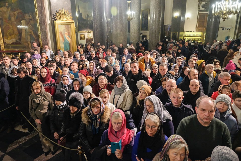 Верующие петербуржцы встретили Рождество Христово. Фото: Артем КИЛЬКИН