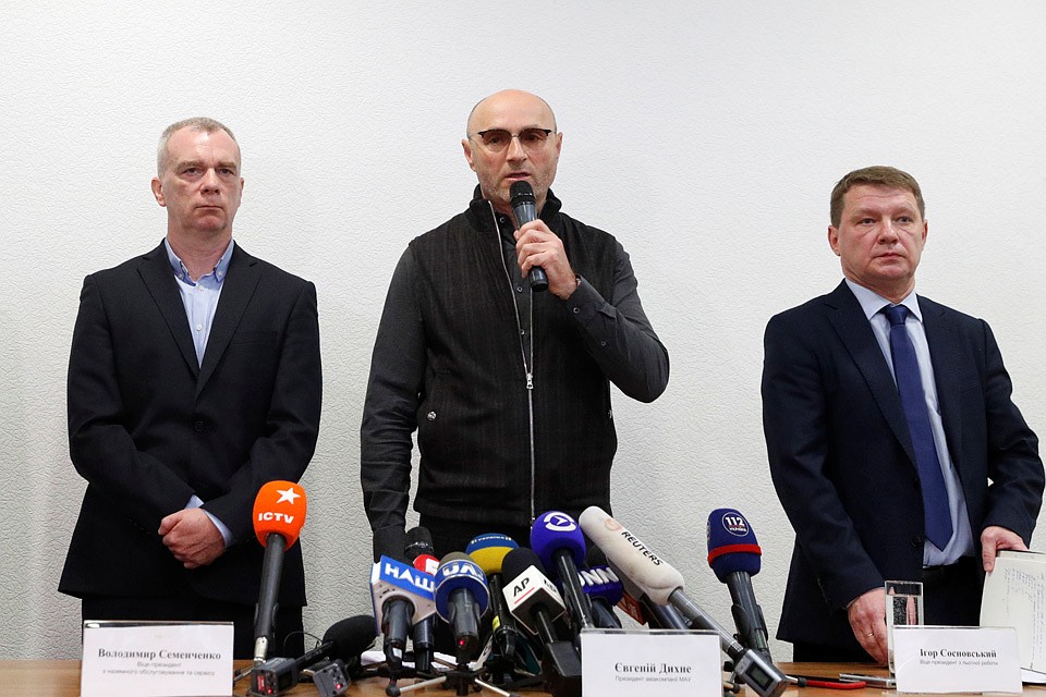 Глава украинской авиакомпании "Международные авиалинии Украины" провел брифинг Фото: REUTERS