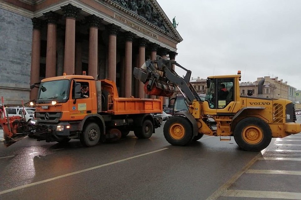 Больше всего бесснежной погоде рады коммунальщики - зиму 2019-202 они уже назвали настоящим подарком природы. Фото: Комитет по благоустройству Санкт-Петербурга