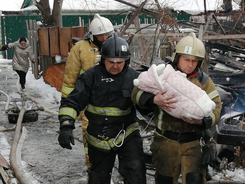 Пожарные эвакуировали из соседних домов 23 человека, в том числе 7 детей Фото: ГУ МЧС России по Самарской области