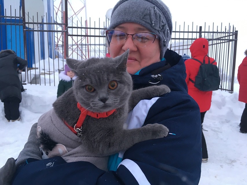 Ильмира Сайфулина на Солнечную горку пришла с любимицей Евой. Фото: Мария ПАШЕНКОВА