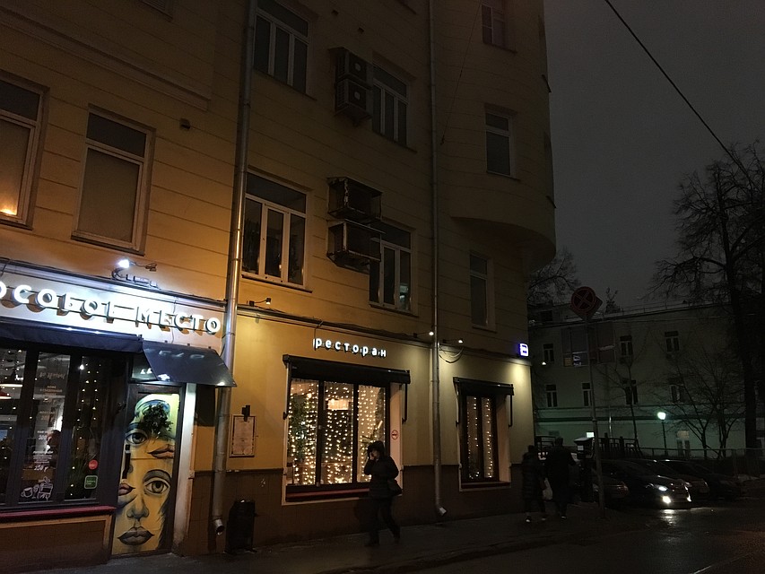 По одной из версий Ксения Пунтус могла случайно выпасть из окна квартиры Бакова Фото: Александр РОГОЗА