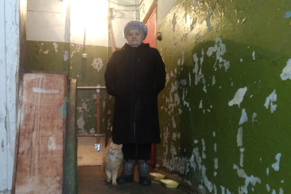 «Все по закону, но жить негде»: Пенсионерку хотят выселить из аварийного жилья, дав взамен всего 1,3 миллиона рублей Фото: Елена КАРАЛ