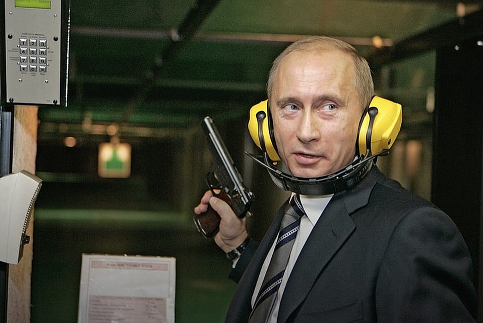 Путин в тире нового центра ГРУ, 2007 год