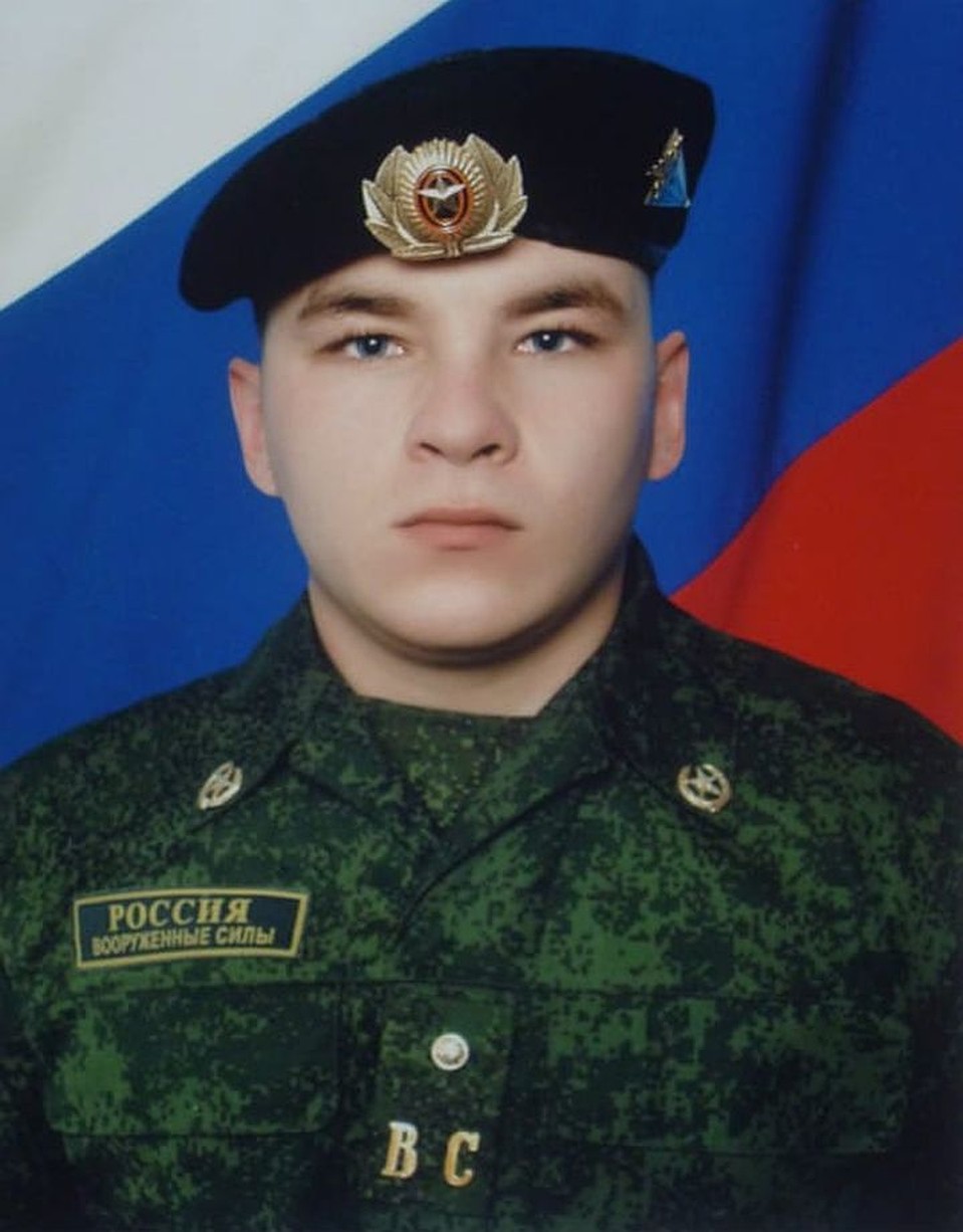 Приемные родители не рассказывали Илье, что он - приемный. Фото: личный архив.