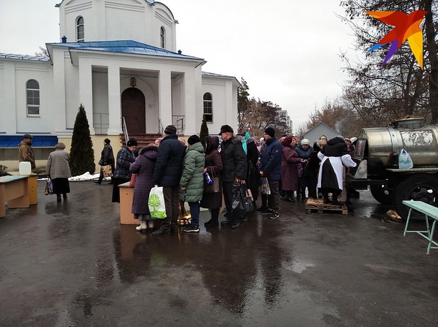 Считается, что крещенская вода обладает особой силой Фото: Светлана ВОЛКОВА