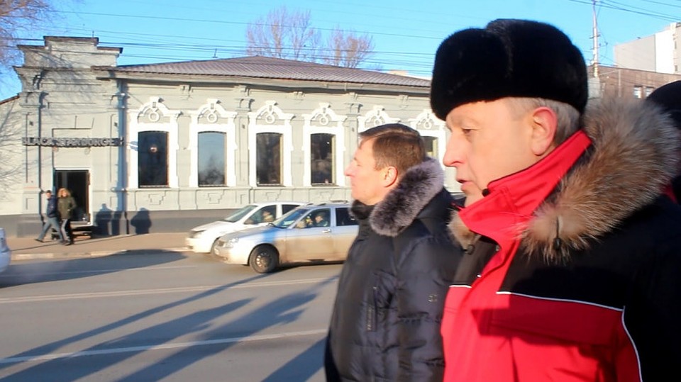 Губернатору Радаеву не понравился новый цвет здания в центре Саратова. Фото Романа Пятакова fn-volga.ru
