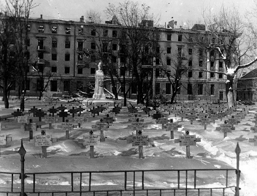 Кладбище немецких военных в Кольцовском сквере. Историческая фотография.
