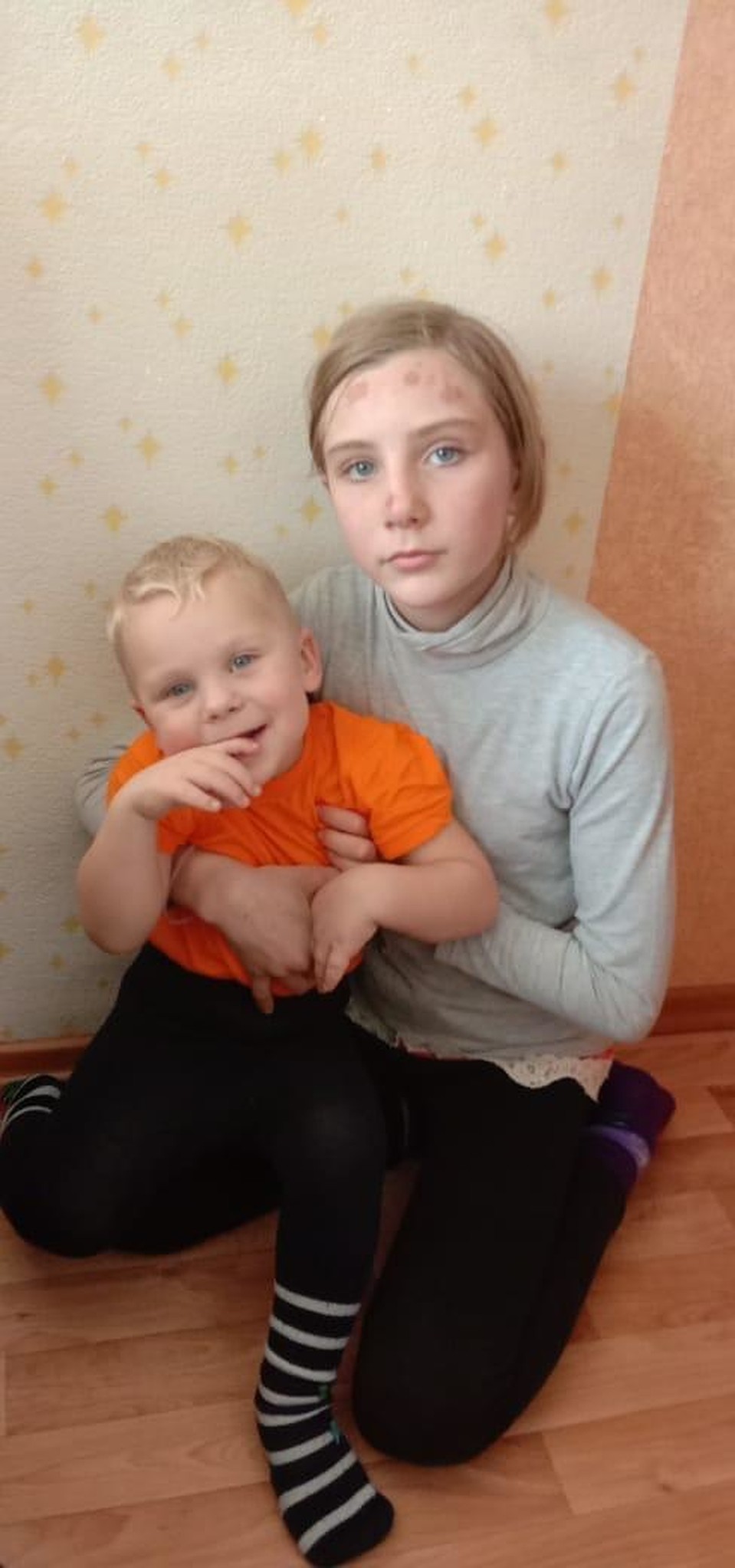 Лера со своим маленьким братом