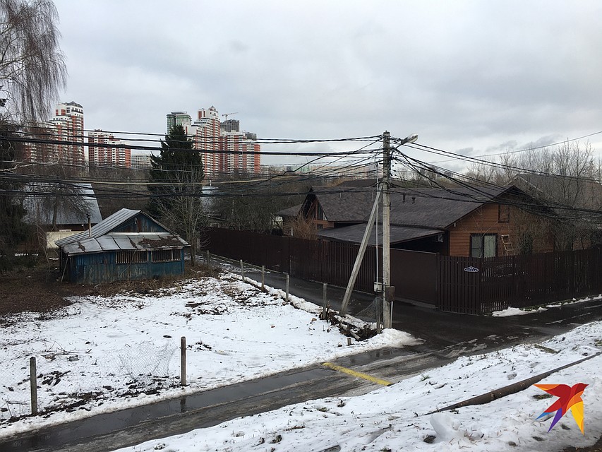 Как тут не вспомнить знаменитый поселок Речник в Крылатском, вокруг которого страсти кипят уже лет пятнадцать. Несколько строений успели снести в 2010 году. Фото: Павел КЛОКОВ