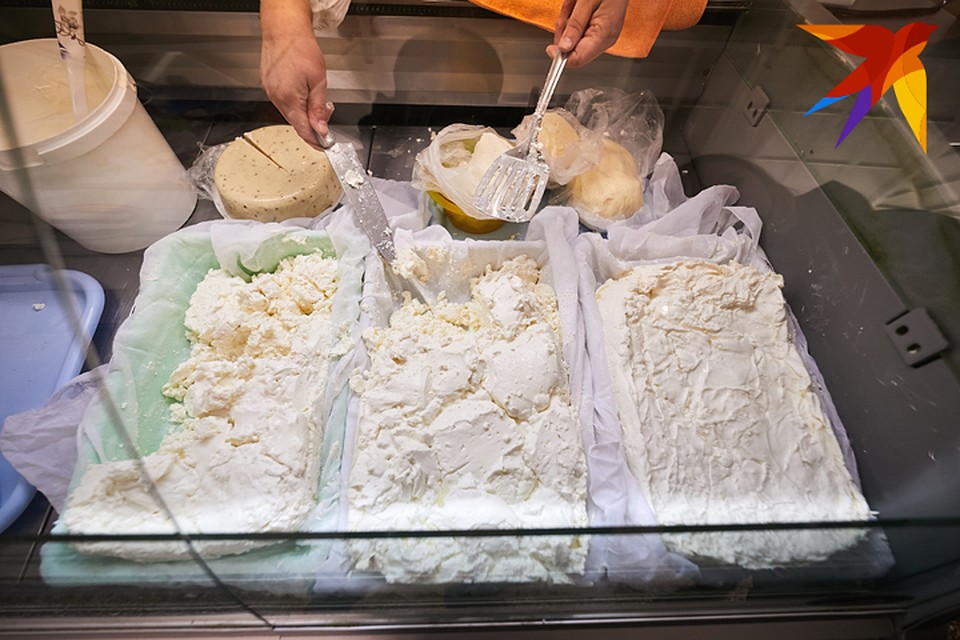 - Молочку берем у тех, кто не перекупает и не подмешивает в фермерский продукт магазинный. Фото: Павел МАРТИНЧИК