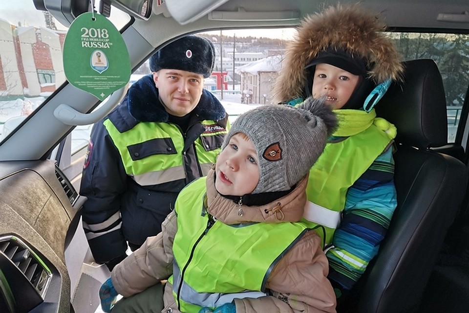 Из окна полицейской машины мир выглядит по-другому. Фото: ГИБДД Енисейского района