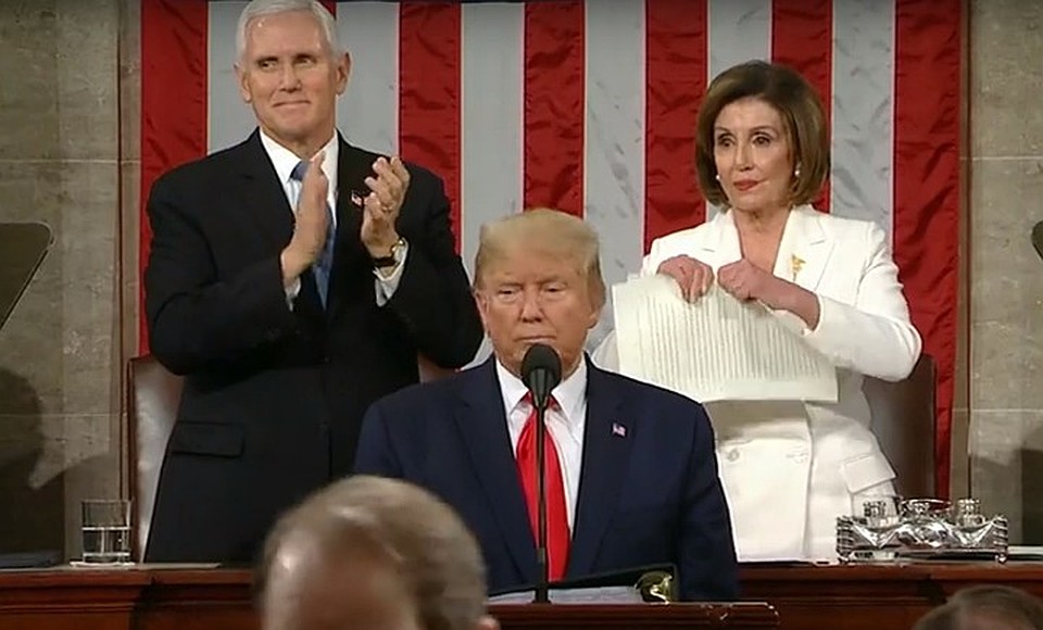 Нэнси Пелози разодрала тезисы трамповой речи