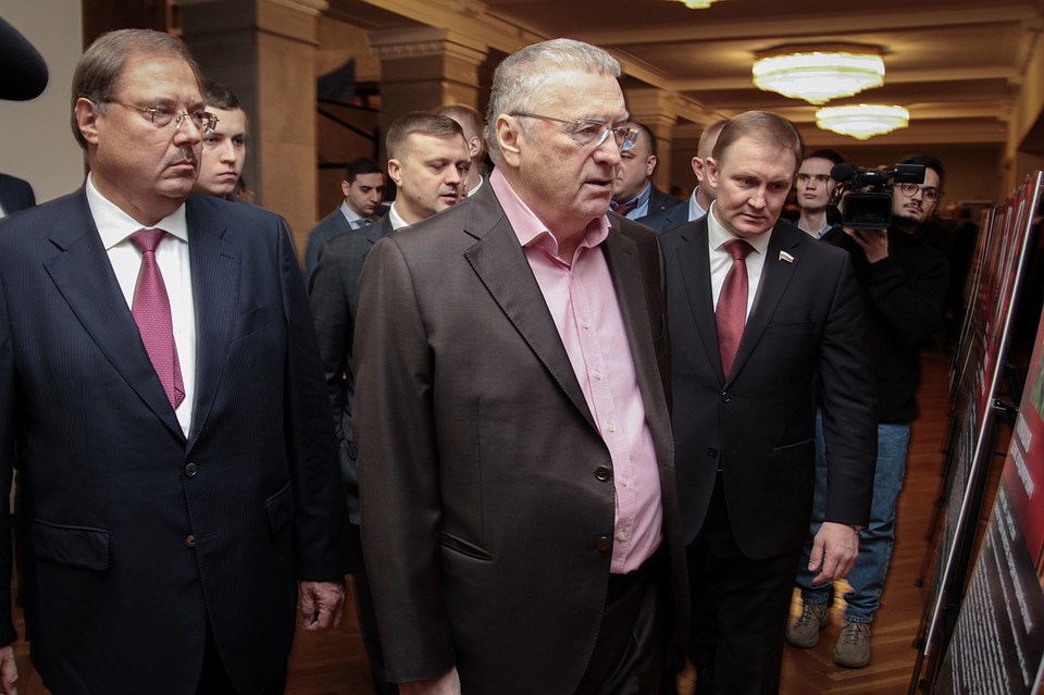 Память пришли почтить представители всех парламентских фракций.
