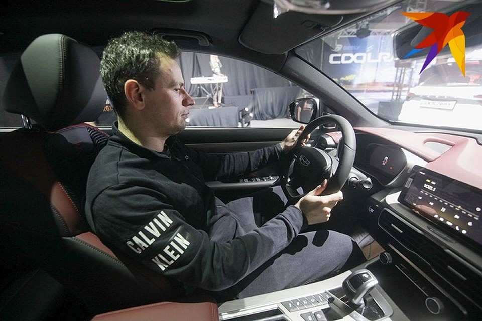 В Coolray очень интересный салон - никогда не скажешь, что это «китаец»! Фото: Павел МАРТИНЧИК