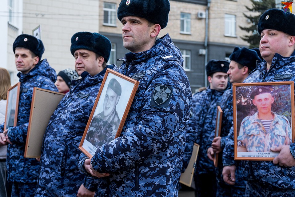 Портреты 188 орловцев "стали в ряд" Бессмертного батальона Фото: Вячеслав КОВАЛЕНКО