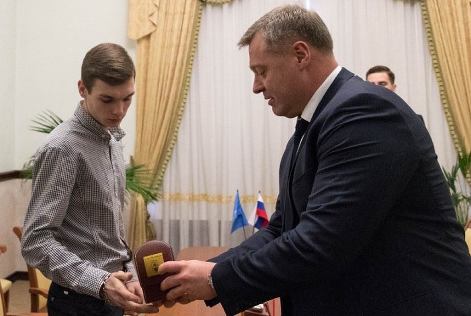 За спасение пострадавшего в драке мужчины парню наручные часы подарил лично губерпнатор Астраханской области