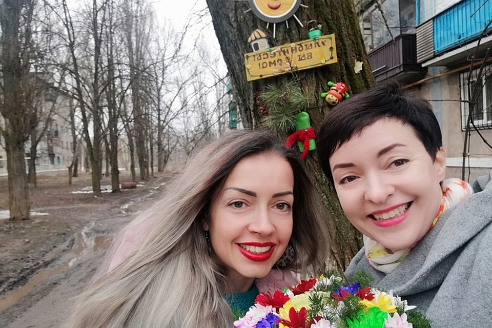 Послы доброй воли спешат с подарками к Елене. Фото: Юлия АНДРИЕНКО