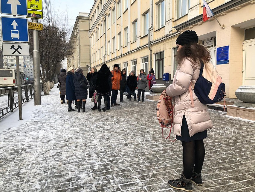 Самое обидное, говорят родители, сорван учебный процесс. Фото: Мария ЛАВРИНЕНКО