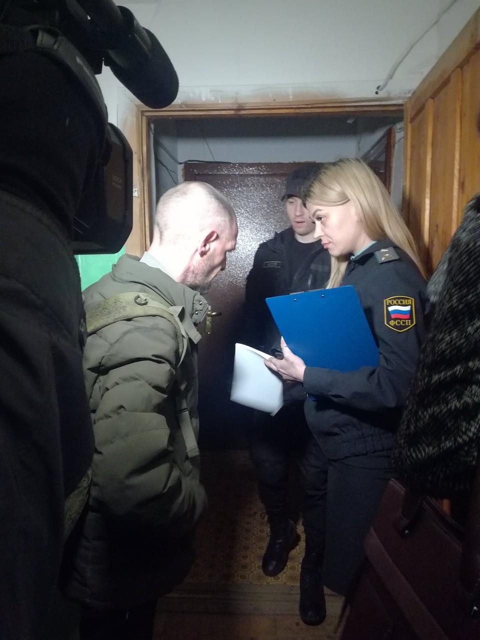 Мужчина очень "вовремя" пришел домой Фото: Служба судебных приставов