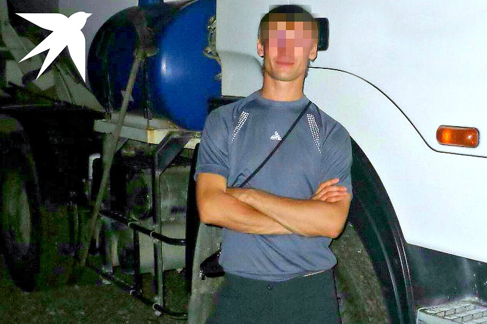 После жалоб на боли в животе отчим мальчика вызвал скорую.