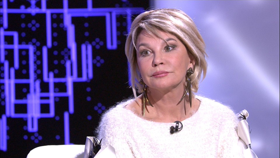 Веденеева сама призналась, что ей неудачно сделали блефаропластику – до сих пор видны разрезы под глазами