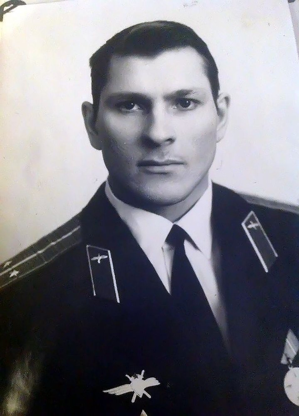 До 1998 года Валерий служил в ВВС, уволился из армии в звании полковника. Из архива Валерия Поташова