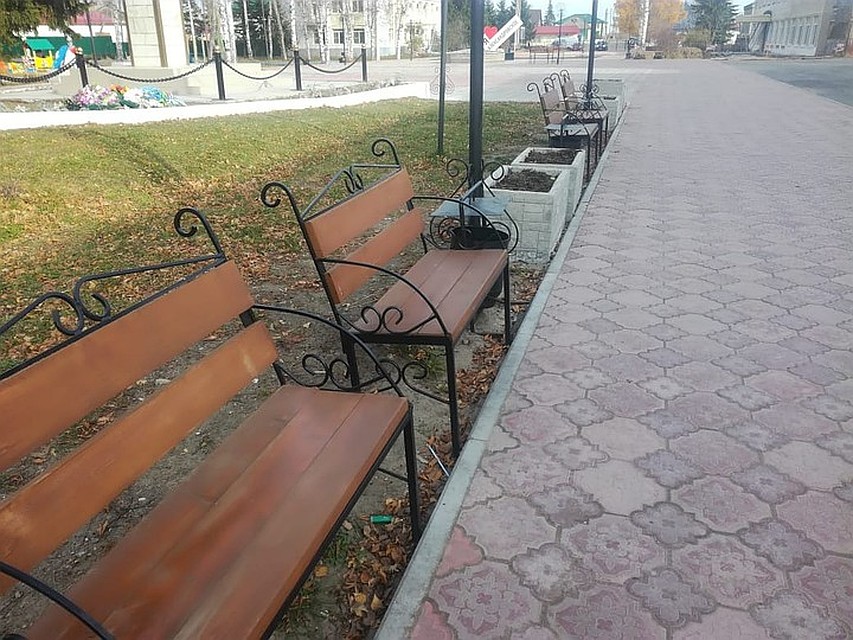 В центральном сквере райцентра теперь есть все условия для комфортного отдыха Фото: из открытых источников