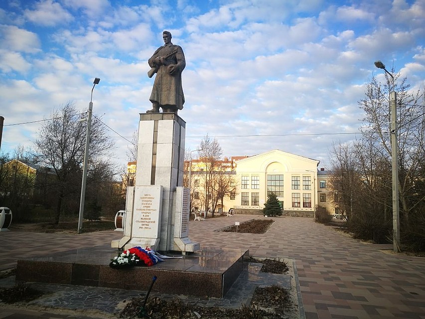 Обновления требует и братская могила в парке. Фото: Инна ШЕРЕМЕТЬЕВА