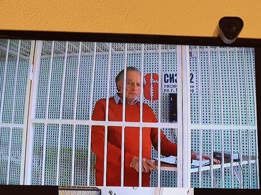 Олег Соколов вышел на связь с судом по видео Фото: Александр ПОЧУЕВ