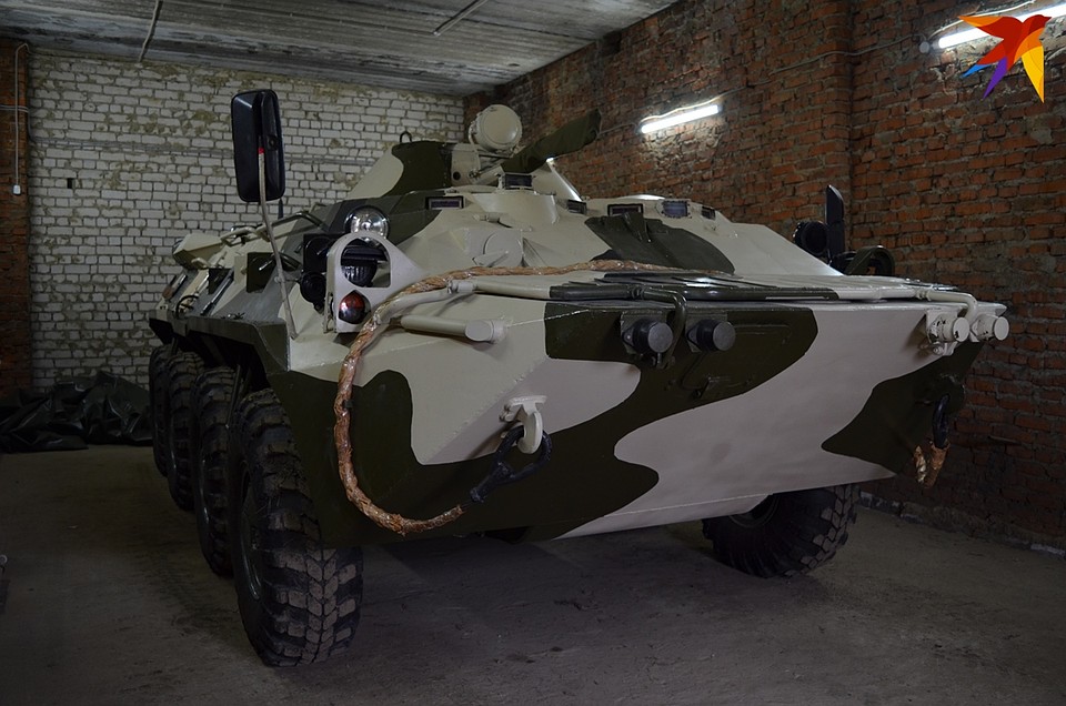 На службе у бойцов такая солидная техника (на фото БТР) Фото: Ольга СУПОНЕВА