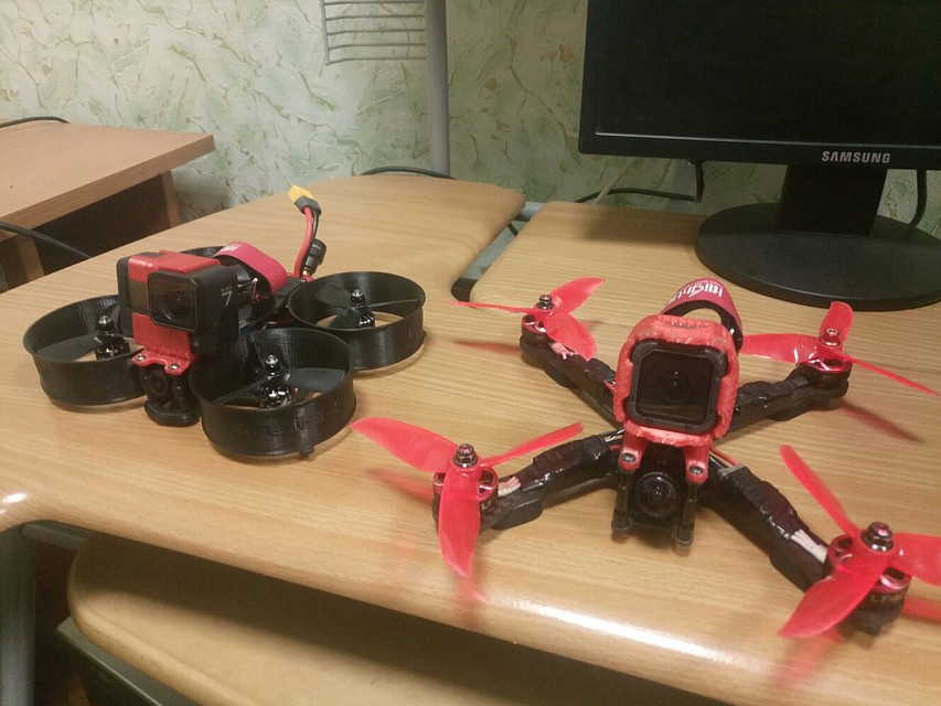 Такие квадрокоптеры школьники строят сами с помощью 3D-принтера Фото: Из личного архива