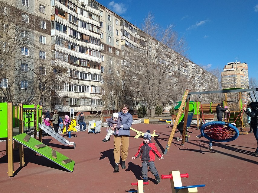 Сквер на Университетской набережной. Фото: Инна КУМЕЙКО
