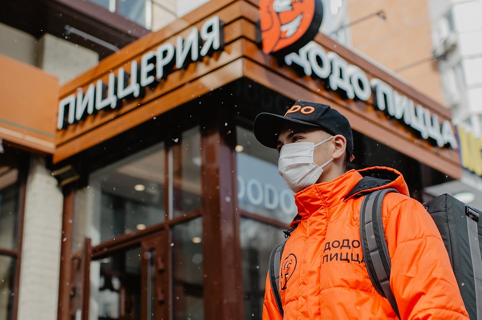 В "Додо Пицце" можно заказать бесконтактную доставку