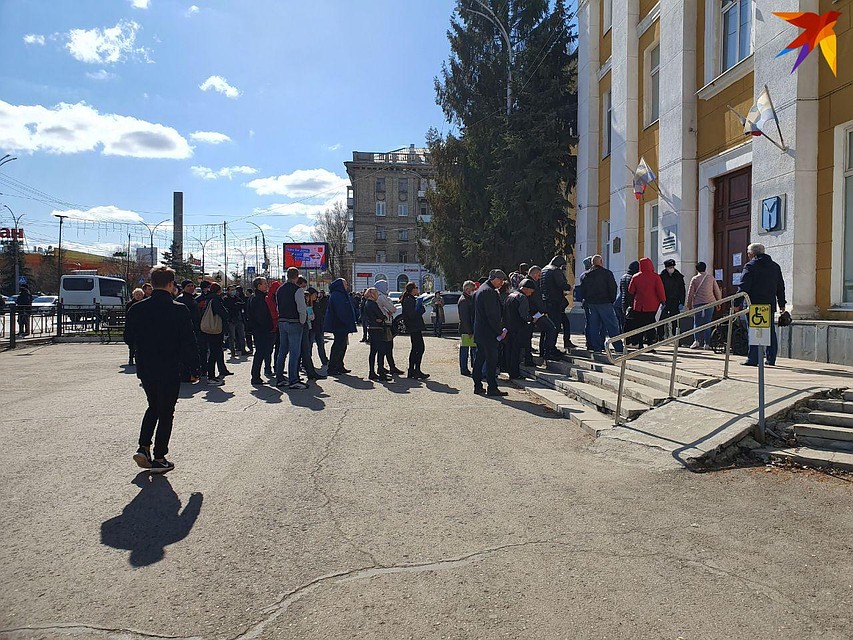 Очередь из предпринимателей в Заводском районе Фото: Дарья Вострикова