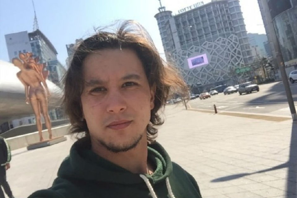Дмитрий Шумихин тоже вынужден жить в аэропорту Сеула, но иногда выбирается в город. Фото: Инстаграм horaldfos.