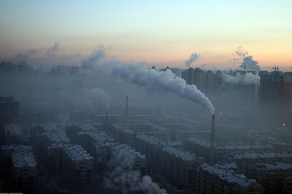 В 2009 году, как результат финансового кризиса, уровни выбросов снизились на 1,3 процента. А в 2010 году увеличились на пять процентов в сравнении с докризисным уровнем Фото: EAST NEWS