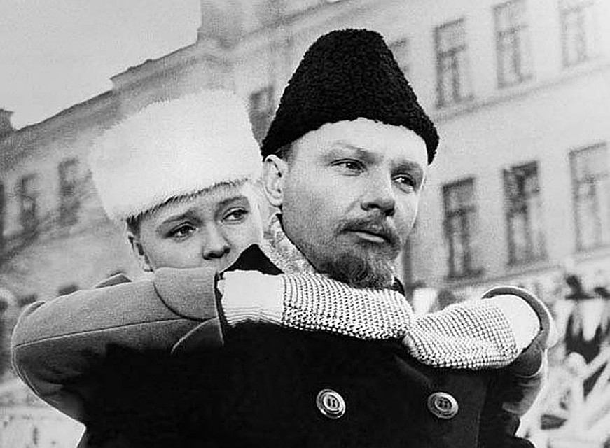Донской заявил, что ему нужно будет играть не столько Ленина, сколько молодого человека, пылко влюбленного в Надежду Крупскую