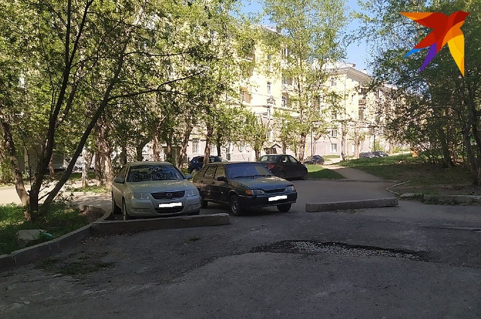 Двор дома, где произошло жестокое убийство Фото: Евгений СТОЯНОВ