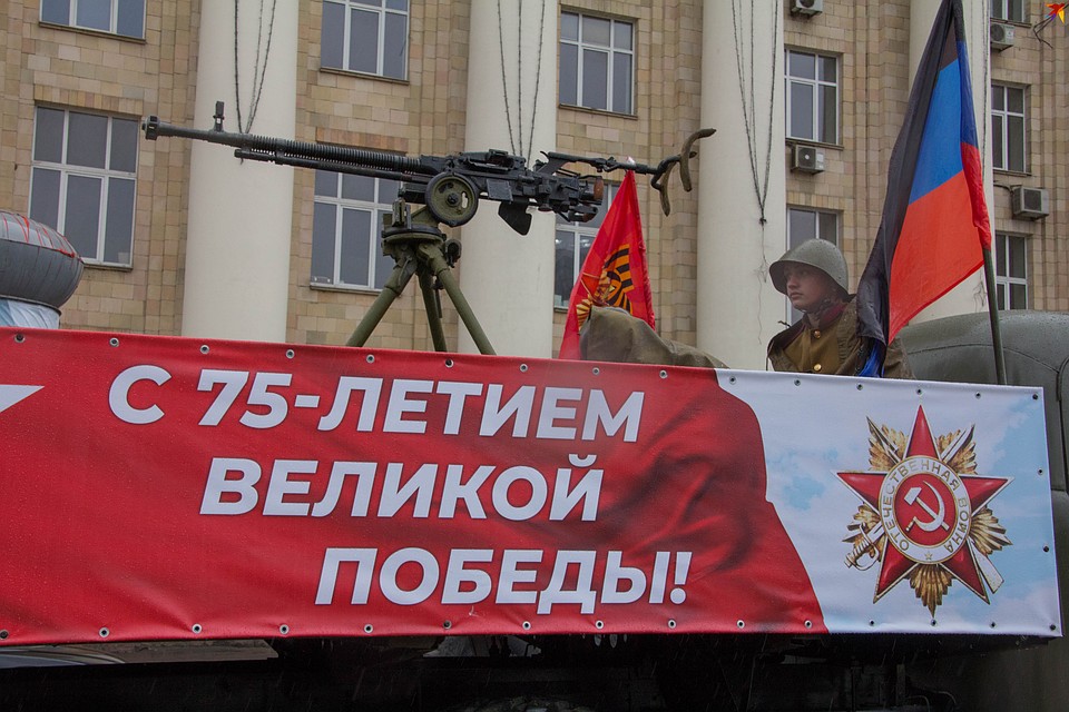 «Бессмертный полк» в Донецке 2020 прошел в формате автопробега «Великой Победы» Фото: Андрей ТРУБЕЦКИЙ